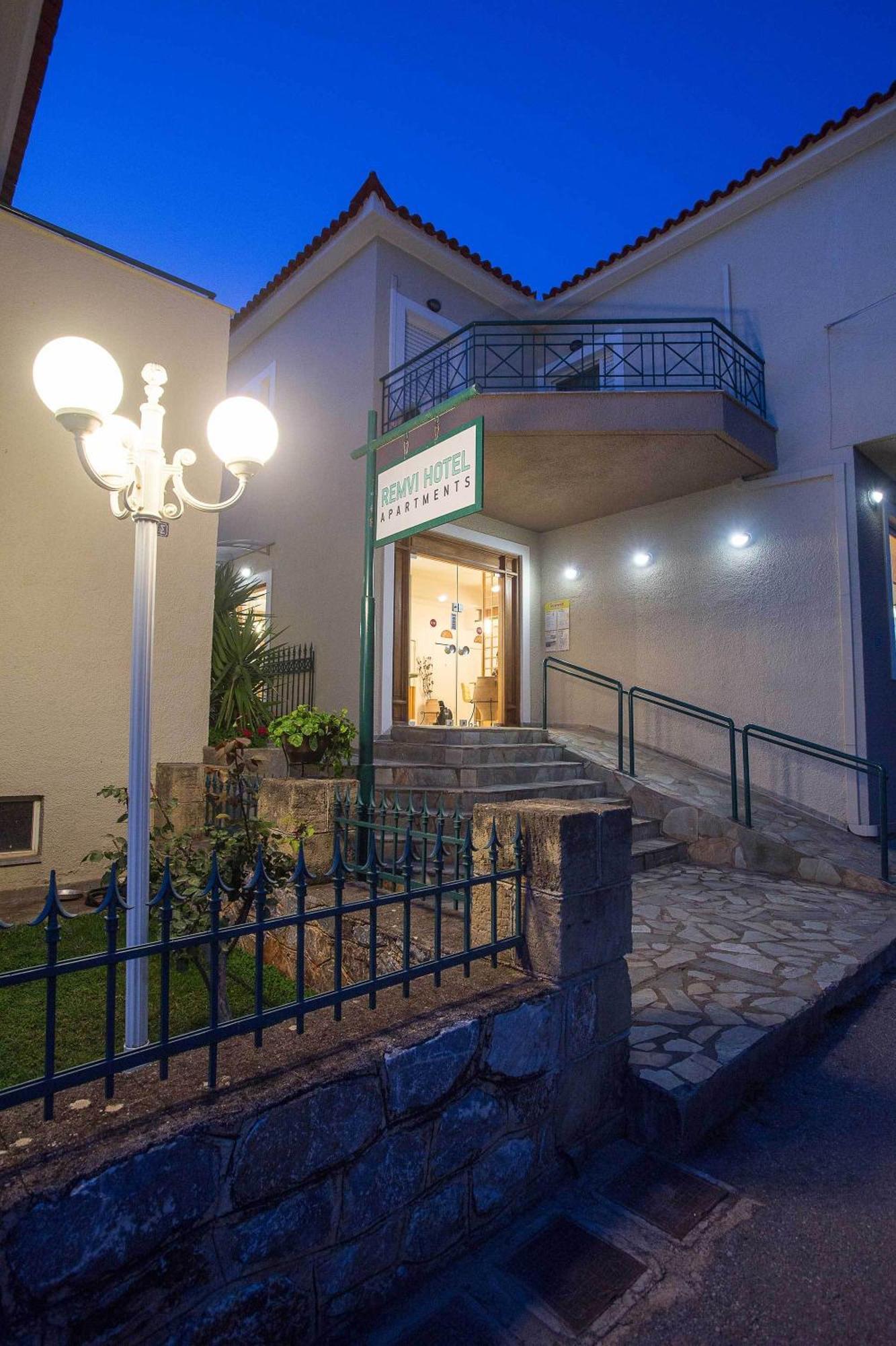 Remvi Hotel - Apartments Stoúpa Eksteriør bilde
