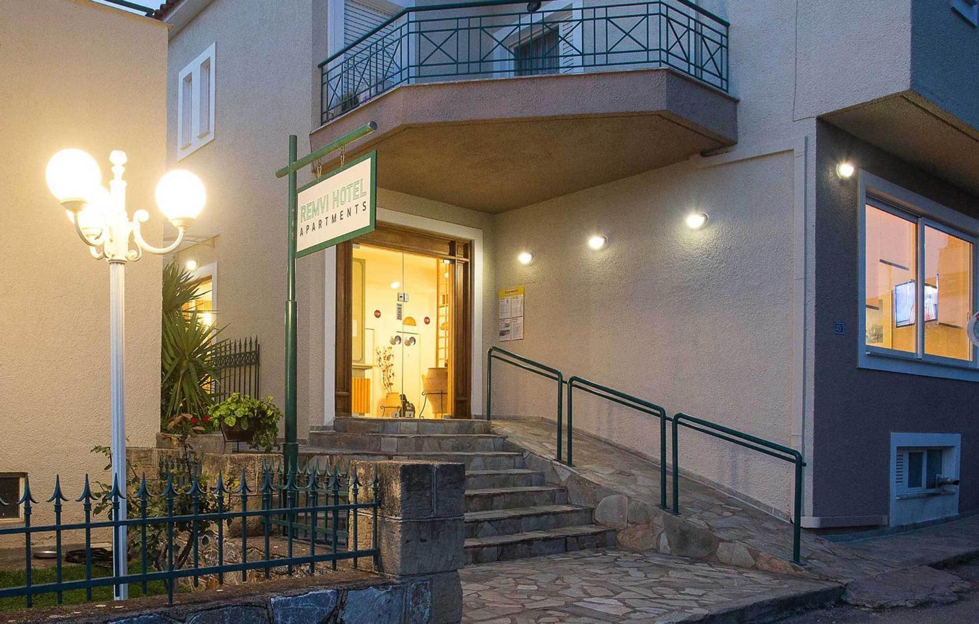 Remvi Hotel - Apartments Stoúpa Eksteriør bilde
