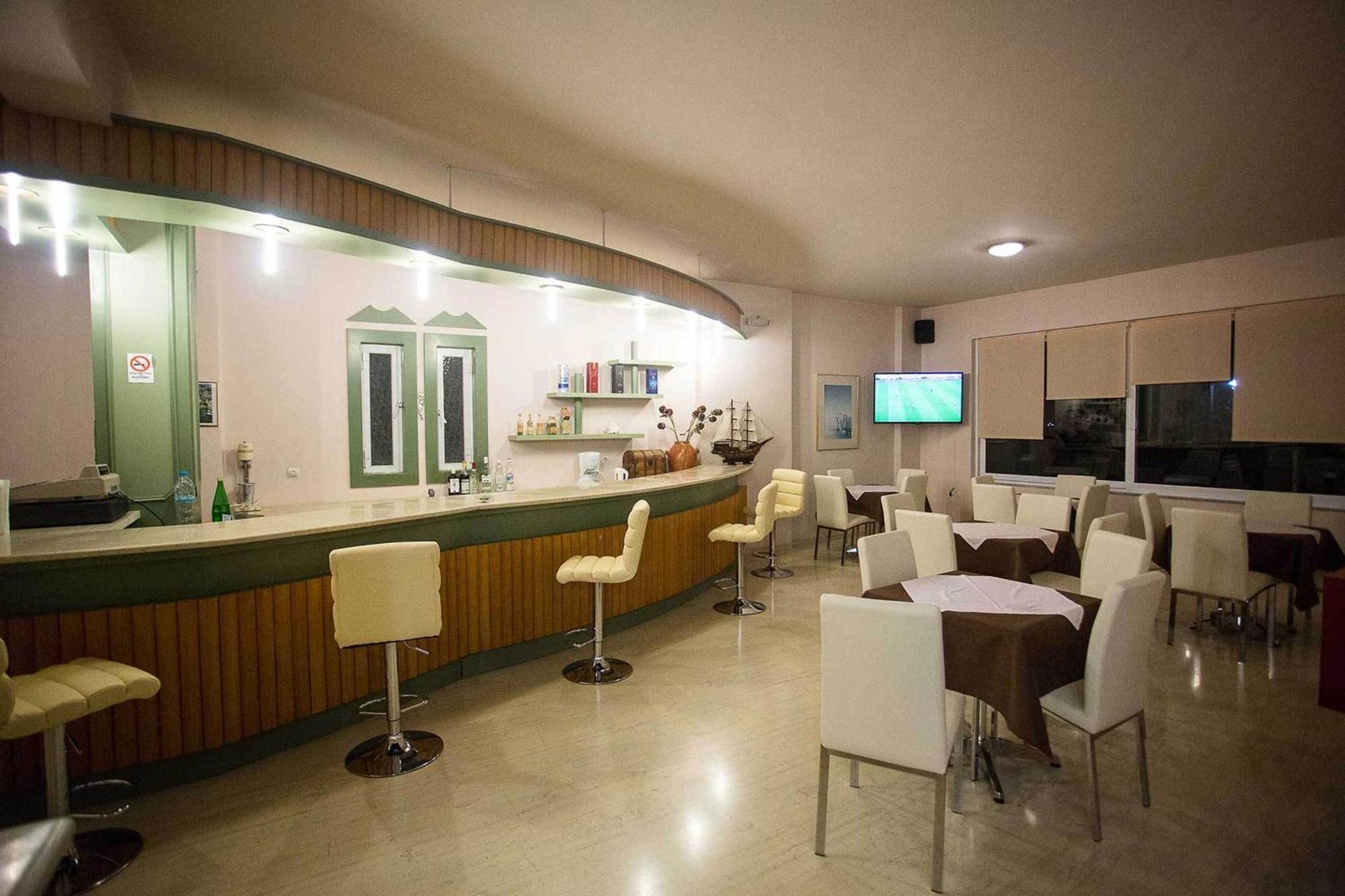 Remvi Hotel - Apartments Stoúpa Eksteriør bilde
